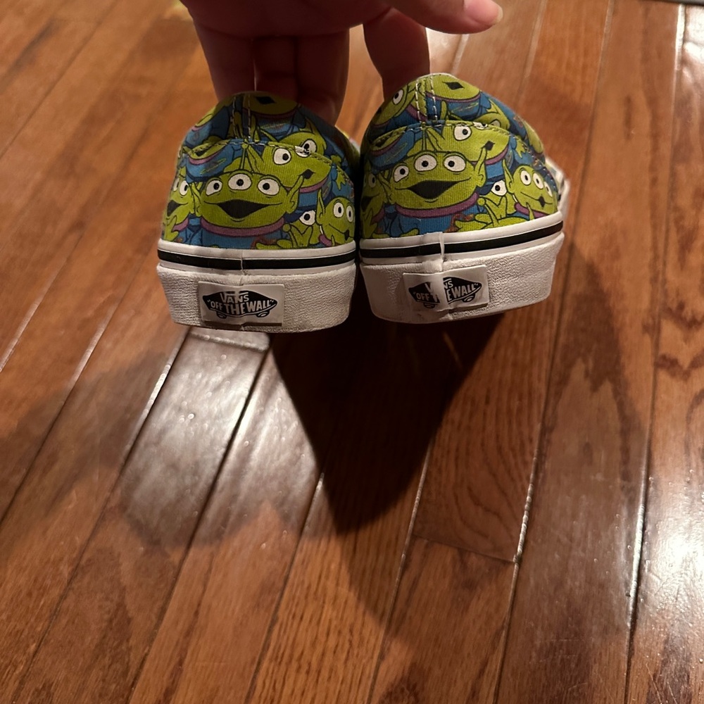 Rare Vans x Toy Story Glow in the Dark Alien Sneakers – Unisex Size W10.5/M9 - Picture 4 of 6